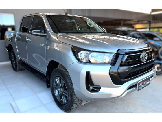 TOYOTA HILUX 2.8 D-4D TURBO DIESEL CD SR 4X4 AUTOMÁTICO
